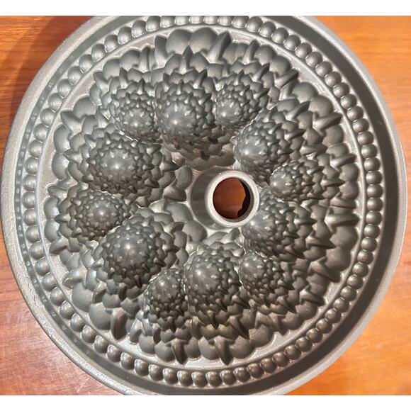 Nordic Ware Cake Bund Pan Pine Forest Holiday Tree Cast Aluminum USA Gift Vtg - Picture 5 of 5